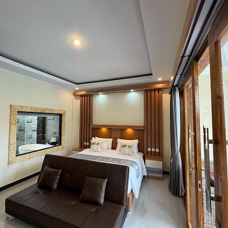 กุส มังค์ สเตย์ Hotel Batununggul ภายนอก รูปภาพ