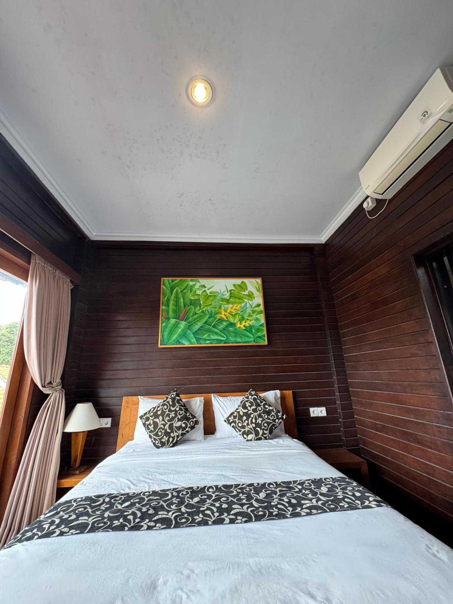 กุส มังค์ สเตย์ Hotel Batununggul ภายนอก รูปภาพ