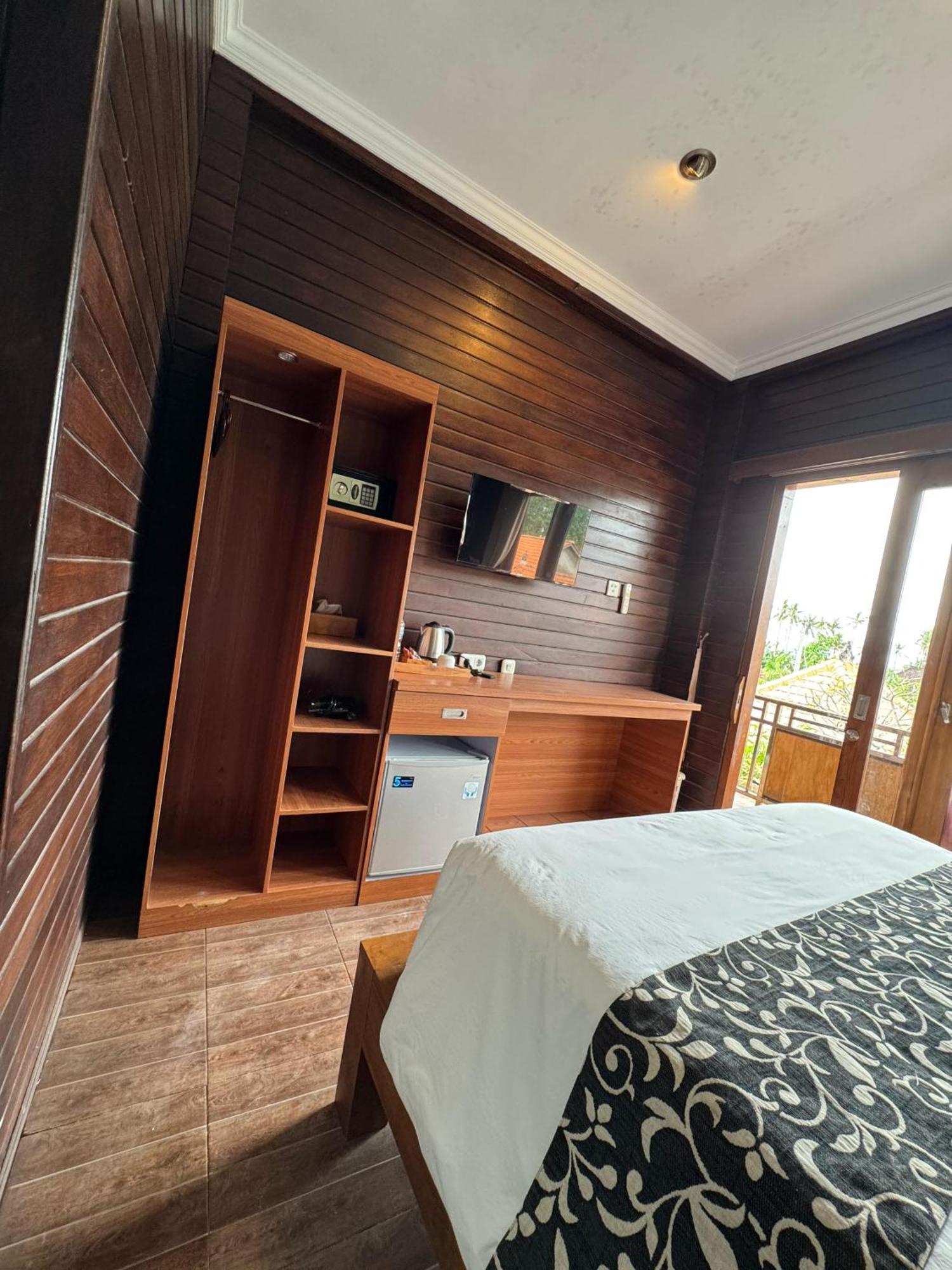 กุส มังค์ สเตย์ Hotel Batununggul ภายนอก รูปภาพ