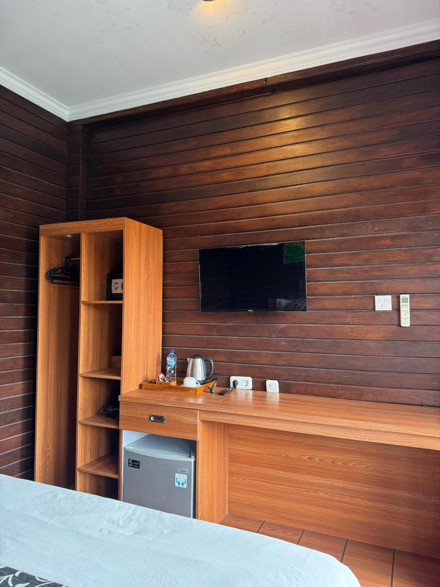 กุส มังค์ สเตย์ Hotel Batununggul ภายนอก รูปภาพ