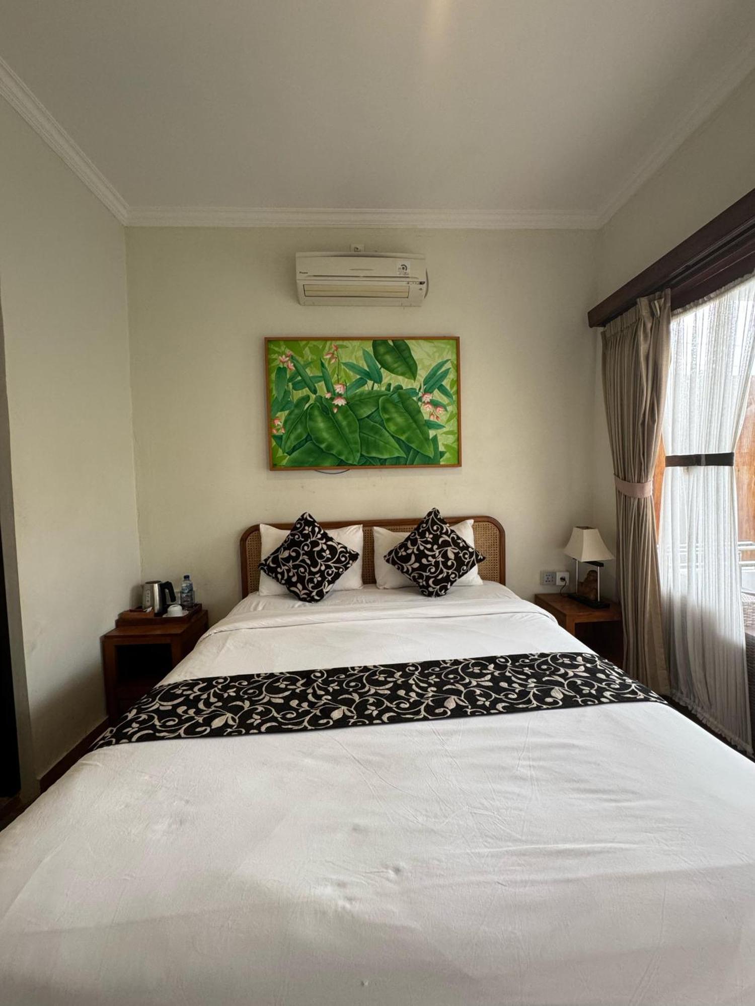 กุส มังค์ สเตย์ Hotel Batununggul ภายนอก รูปภาพ