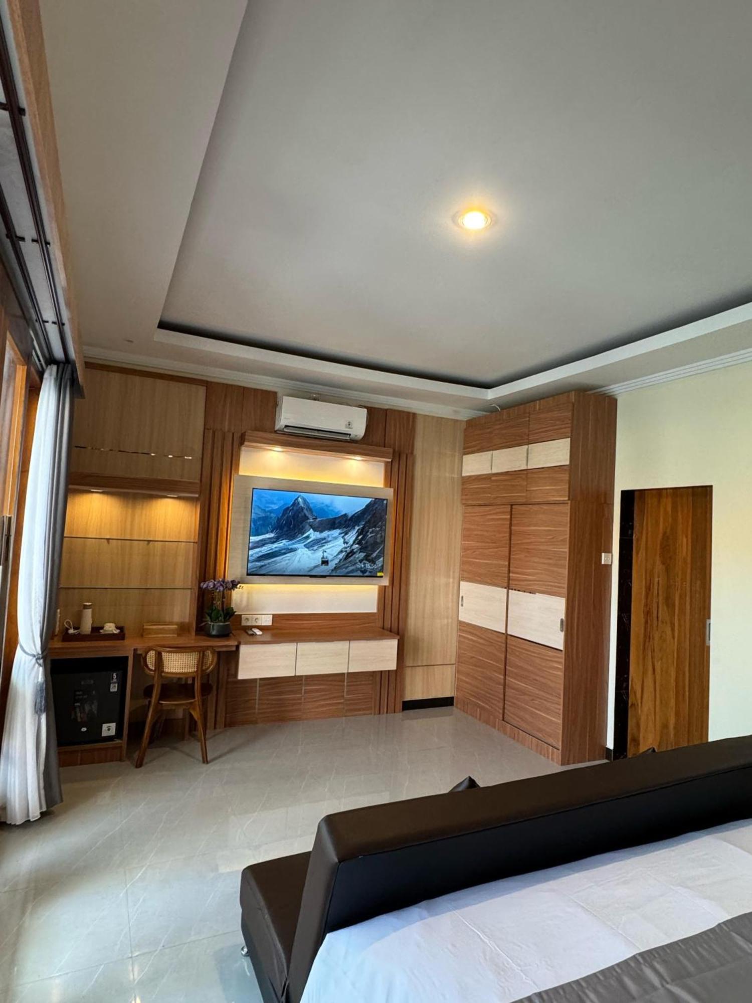 กุส มังค์ สเตย์ Hotel Batununggul ภายนอก รูปภาพ