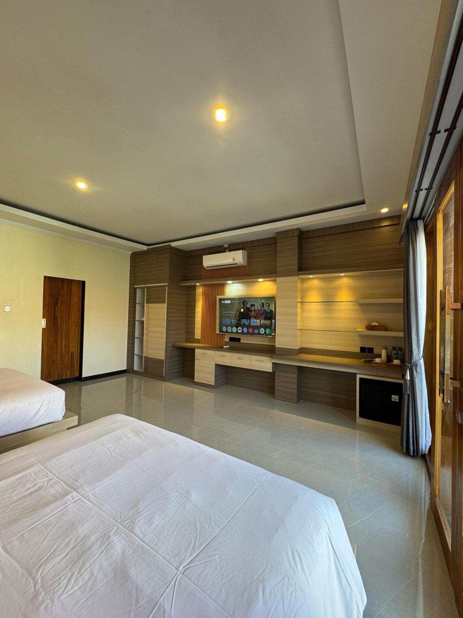 กุส มังค์ สเตย์ Hotel Batununggul ภายนอก รูปภาพ