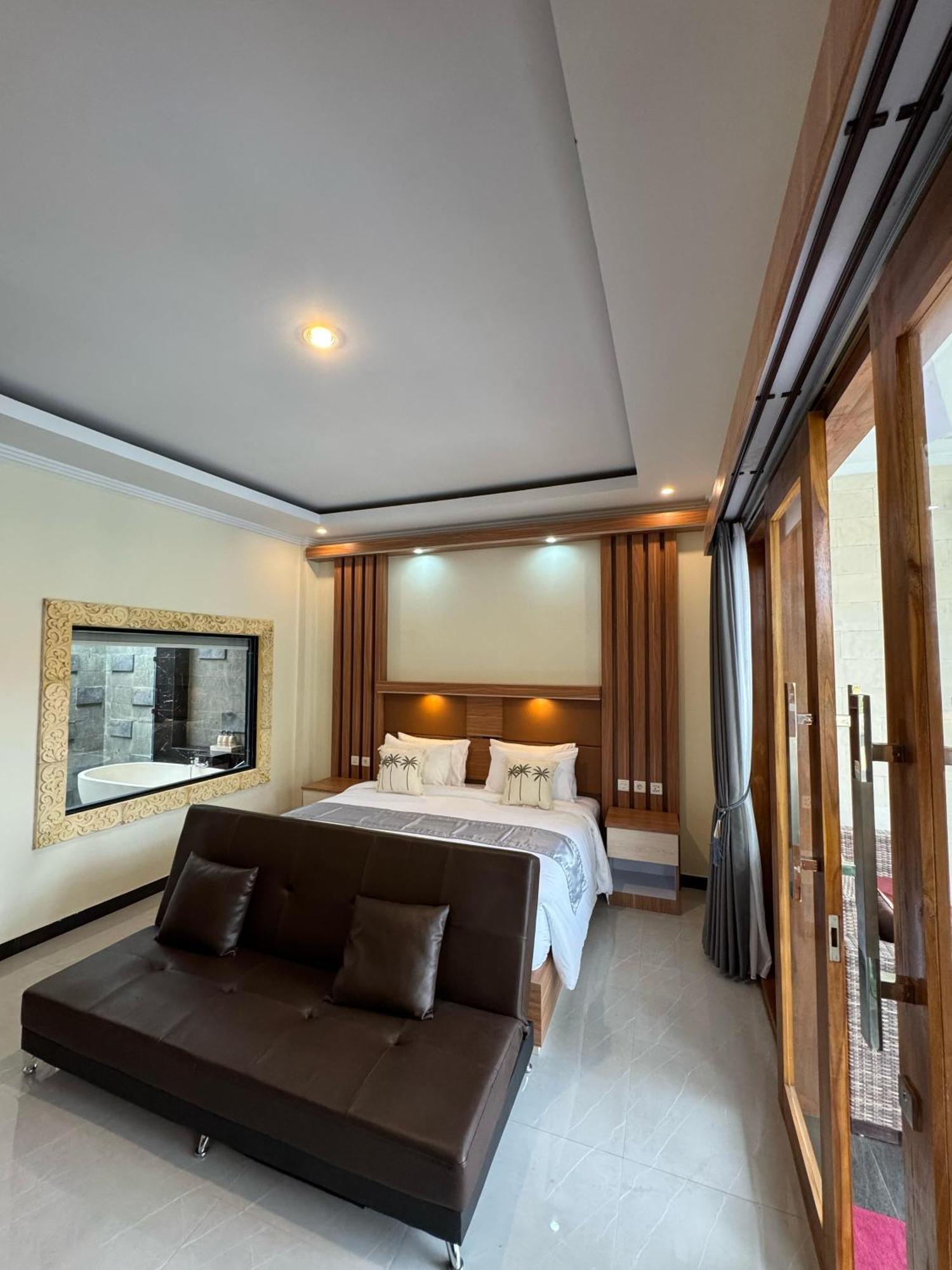 กุส มังค์ สเตย์ Hotel Batununggul ภายนอก รูปภาพ